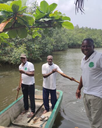 Members of the recently created Canoeist Association of Malanza