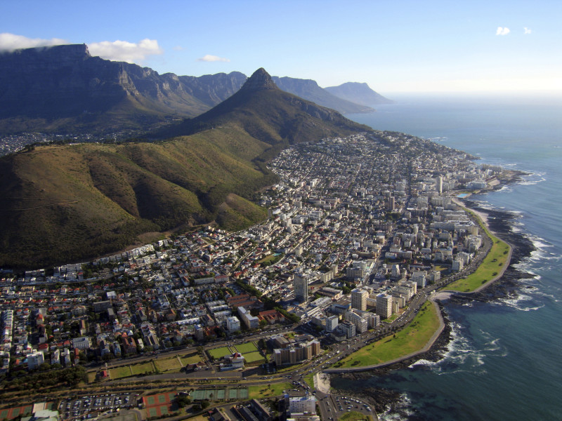 High view of Cape Town, including sea and mountains.