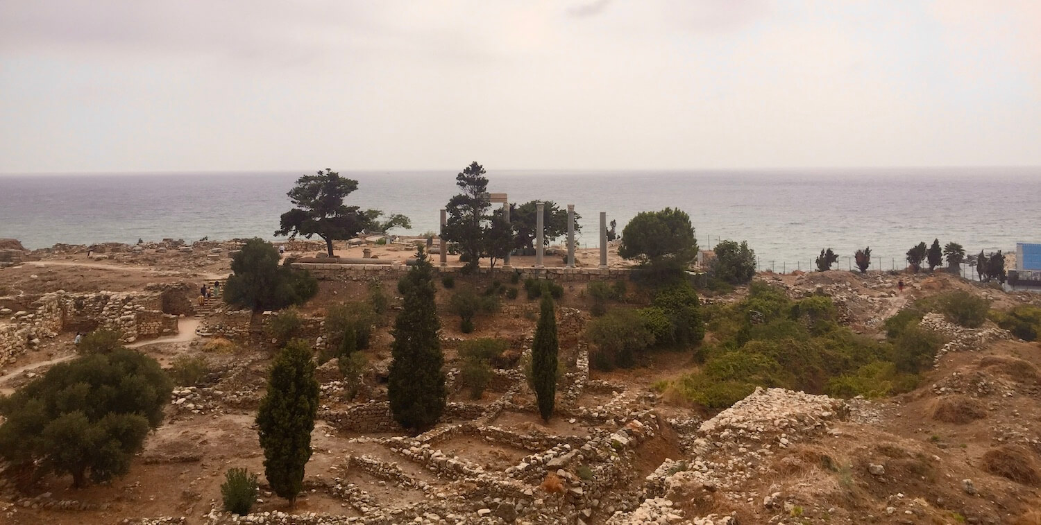 Sitio arqueológico en la costa.