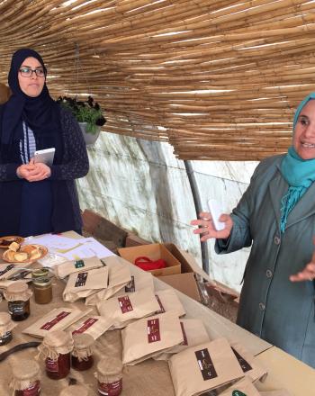 Présentation de produits locaux lors d'un événement de promotion de l'écotourisme, région du Cap-Bon, Tunisie (2017)
