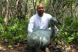 Vikash Tatayah with small statue of dodo.